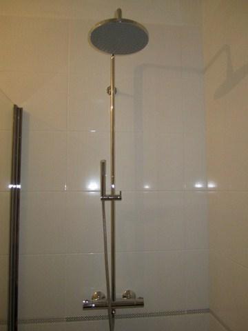 Salle de douches dans un loft ...