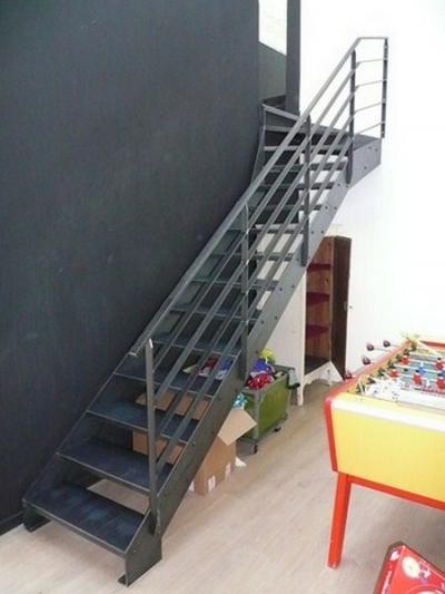 Escaliers métalliques intérieurs