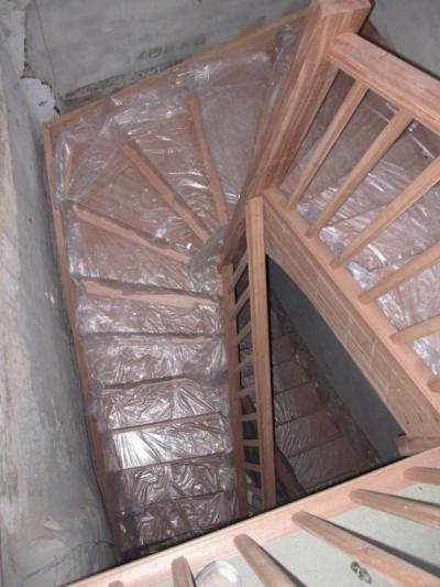 Escalier bois 2/4 tournant pour logement collectif