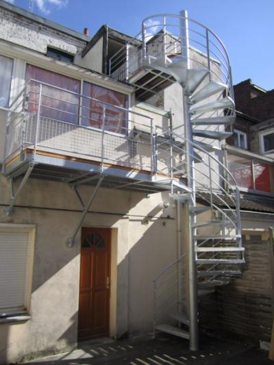 Escaliers métalliques extérieurs