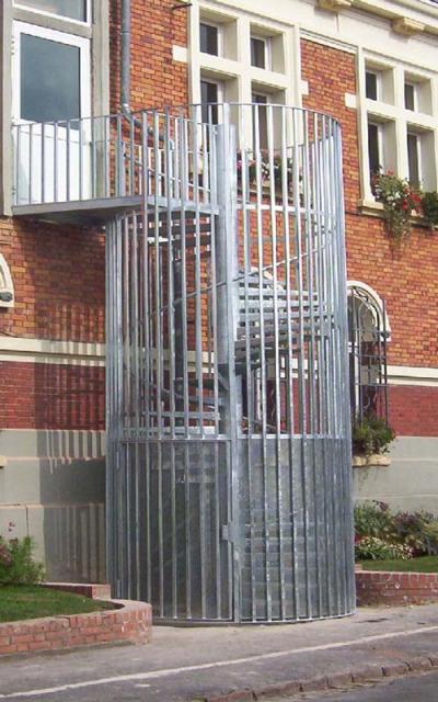 Escaliers métalliques extérieurs