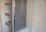 baignoire, douche, mirroir, meuble ...