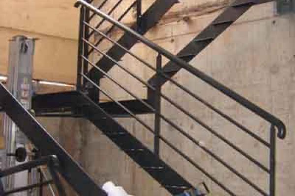 Pose d'un escalier 2 volés et 1 palier intermédiaire