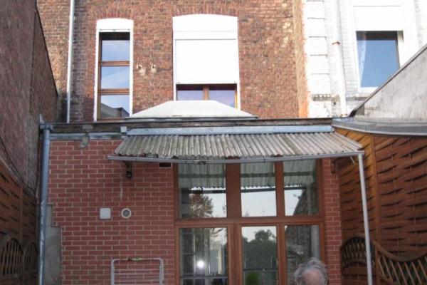 Auvent en profil aluminium et panneaux polycarbonate
