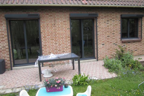 Rénovation énergétique d'une maison des année 80 avec des menuiseries aluminium