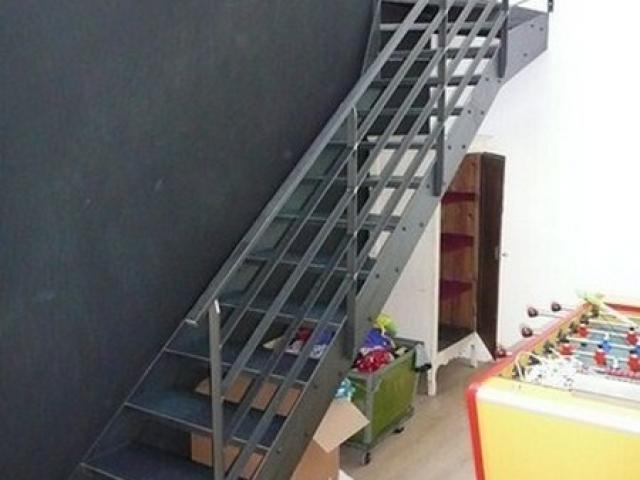 Escaliers métalliques intérieurs