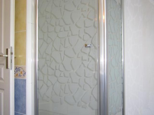 baignoire, douche, mirroir, meuble ...
