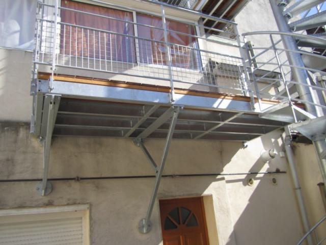 Escaliers métalliques extérieurs
