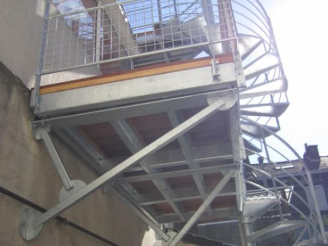 Escaliers métalliques extérieurs