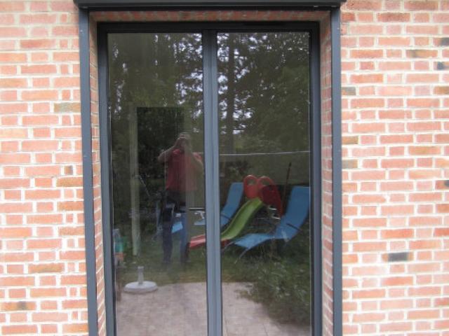 Rénovation énergétique d'une maison des année 80 avec des menuiseries aluminium